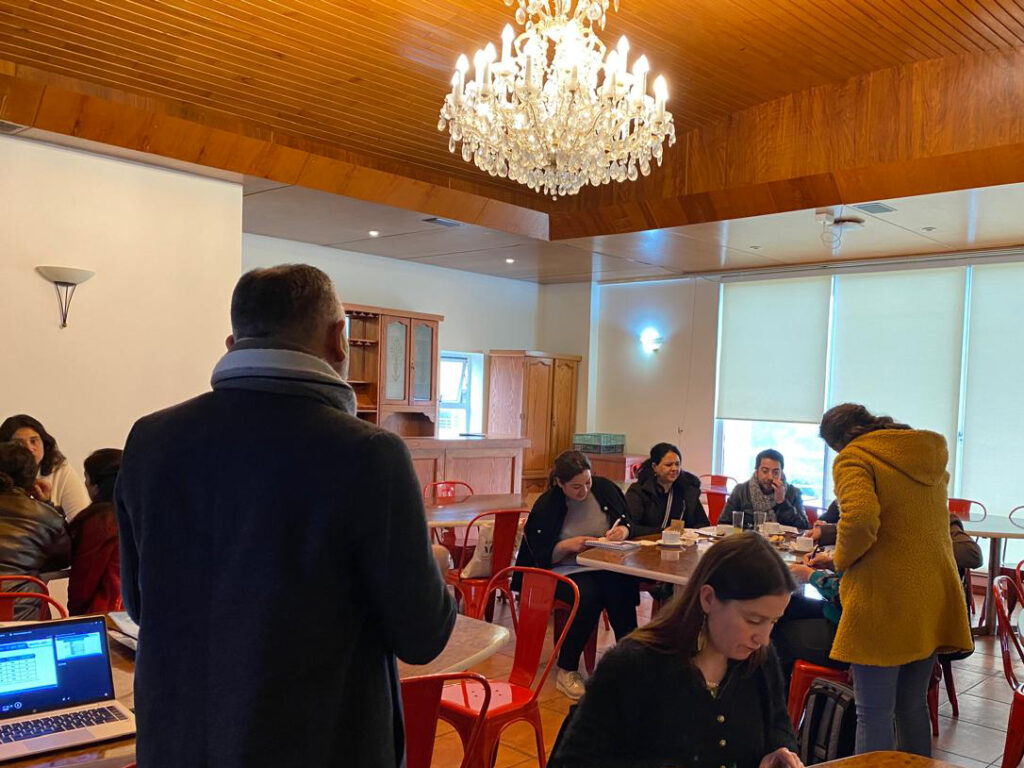 Julio, profesional de la UAD exponiendo