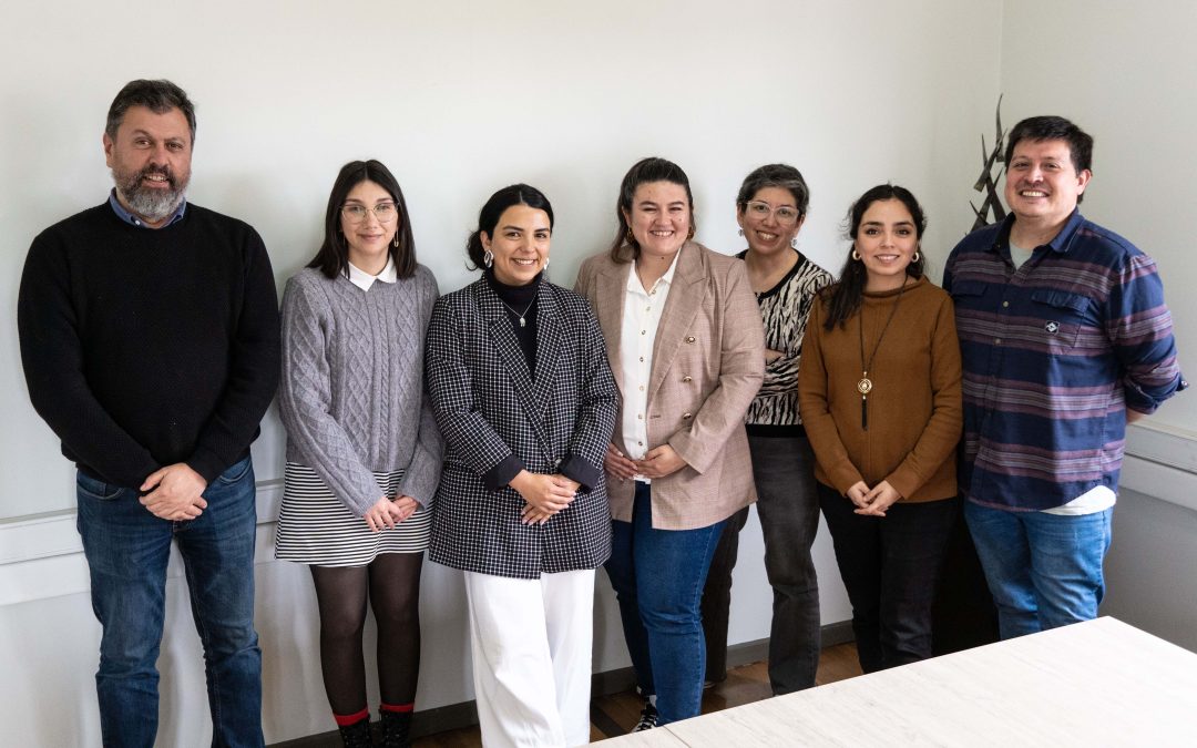 Profesionales de la UPLA visitaron la UACh para conocer su modelo de gestión con egresados/as