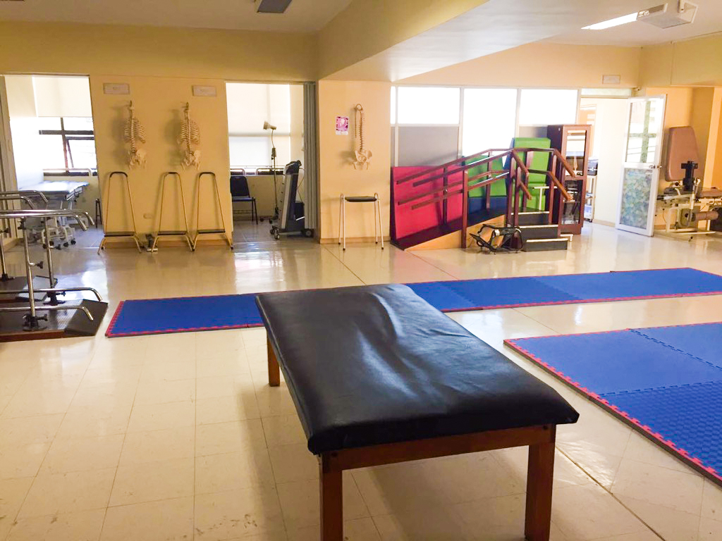 Facultad de Ciencias de la Salud UPLA - Laboratorios de Kinesiología