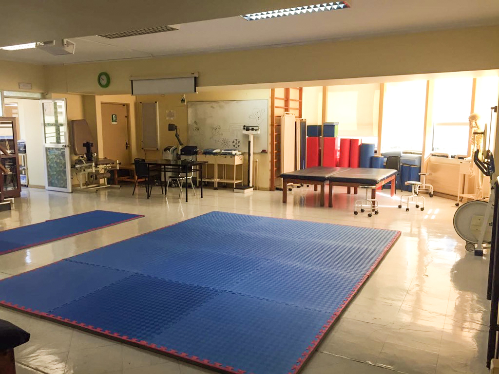 Facultad de Ciencias de la Salud UPLA - Laboratorios de Kinesiología