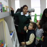 Niños en biblioteca infantil_UPLA