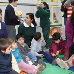 Niños en biblioteca infantil_UPLA