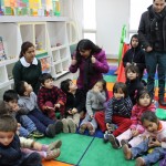 Niños en biblioteca infantil_UPLA