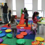 Niños en biblioteca infantil_UPLA