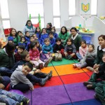 Niños en biblioteca infantil_UPLA