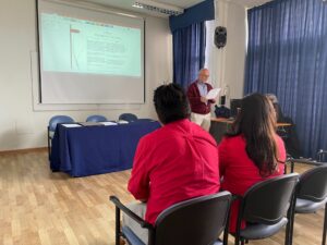 Estudiantes de la UPLA traducen al inglés el libro "Häxan" y firman acuerdo con su autora