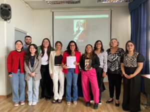 Estudiantes de la UPLA traducen al inglés el libro "Häxan" y firman acuerdo con su autora