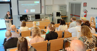 La académica de la Universidad de Playa Ancha, Jacqueline Troncoso Lobos, presentó la ponencia “Effects of Instruction on Prompt Generation on Secondary School Students’ Integration and Evaluation of Socio-Scientific Controversies” en la Universidad de Padua, Italia.