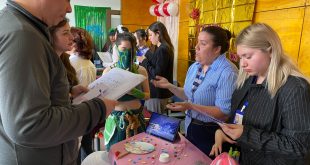 Estudiantes de Pedagogía en Inglés UPLA convierten su aula en una agencia de viajes