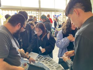 Estudiantes de Pedagogía en Inglés UPLA convierten su aula en una agencia de viajes