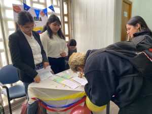 Estudiantes de Pedagogía en Inglés UPLA convierten su aula en una agencia de viajes