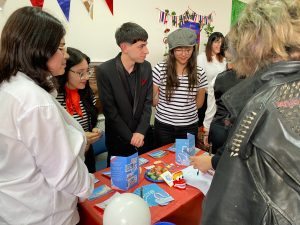 Estudiantes de Pedagogía en Inglés UPLA convierten su aula en una agencia de viajes
