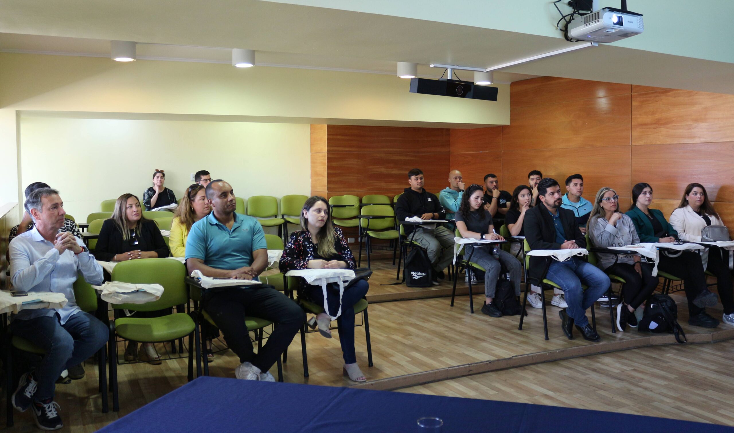 Sala Multiefi y asistentes