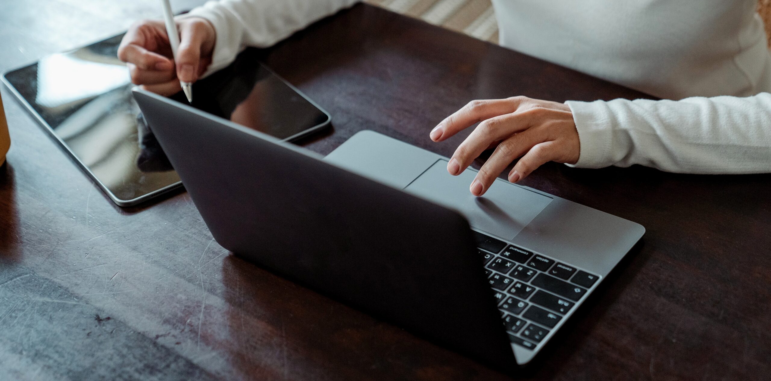 Invitación a conferencia sobre experiencias de incorporación de las TIC en el Currículum