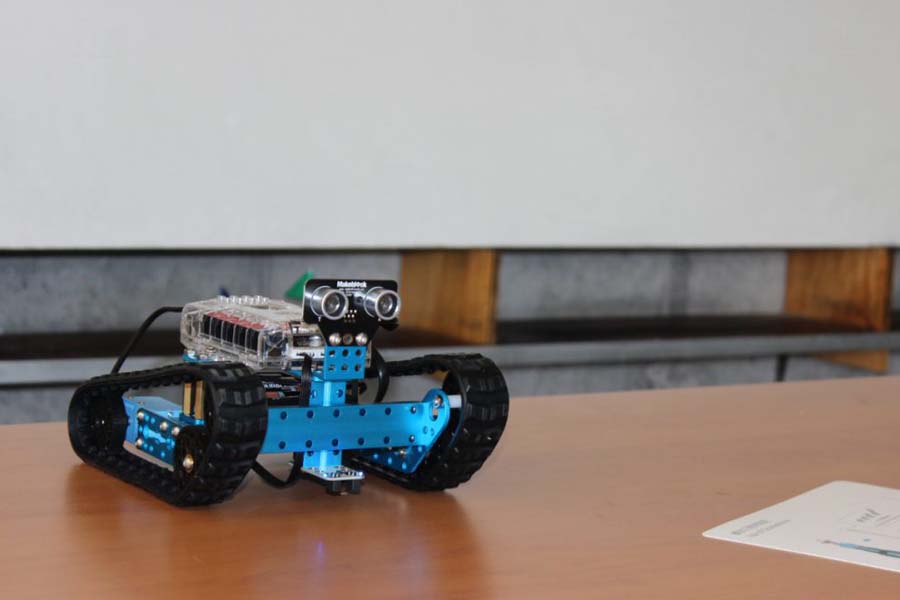 Académicos UPLA y alumnos de Escuela Israel comparten avances de Taller de Robótica