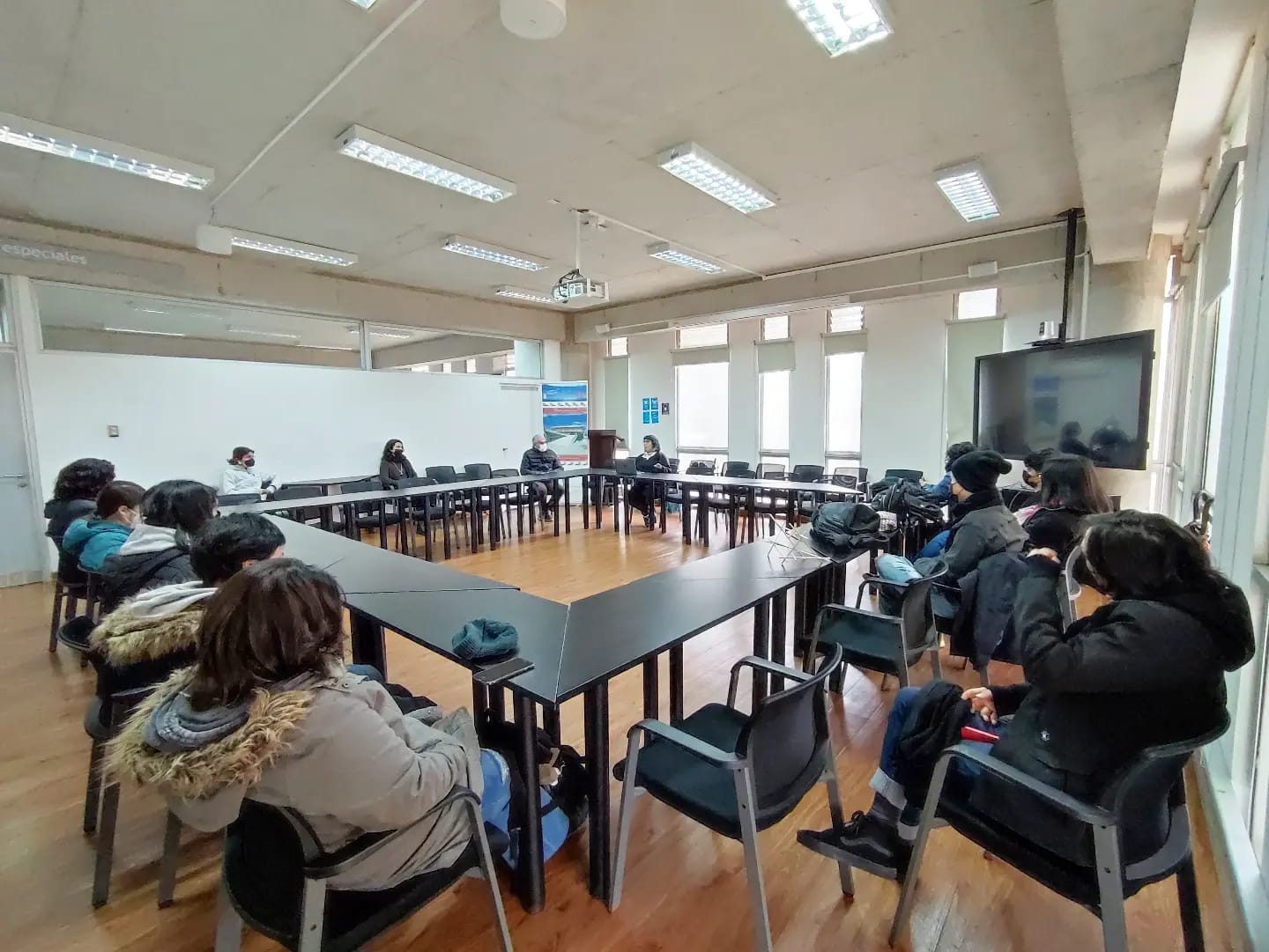 Egresada UPLA brindó charla a estudiantes de Diseño Gráfico sobre los desafíos del mundo laboral actual