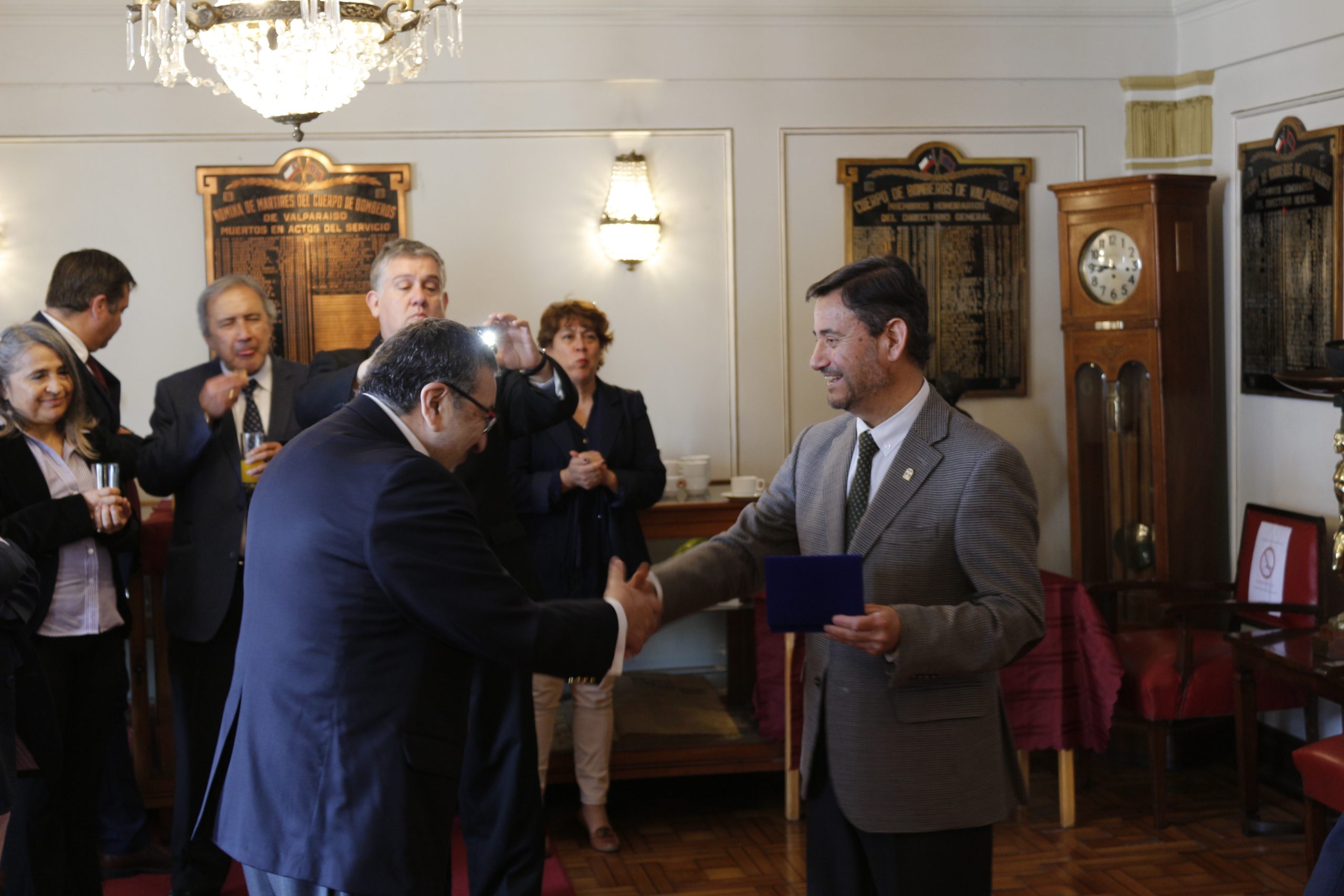 Cuerpo de Bomberos de Valparaíso firmó convenio de colaboración con la Universidad de Playa Ancha