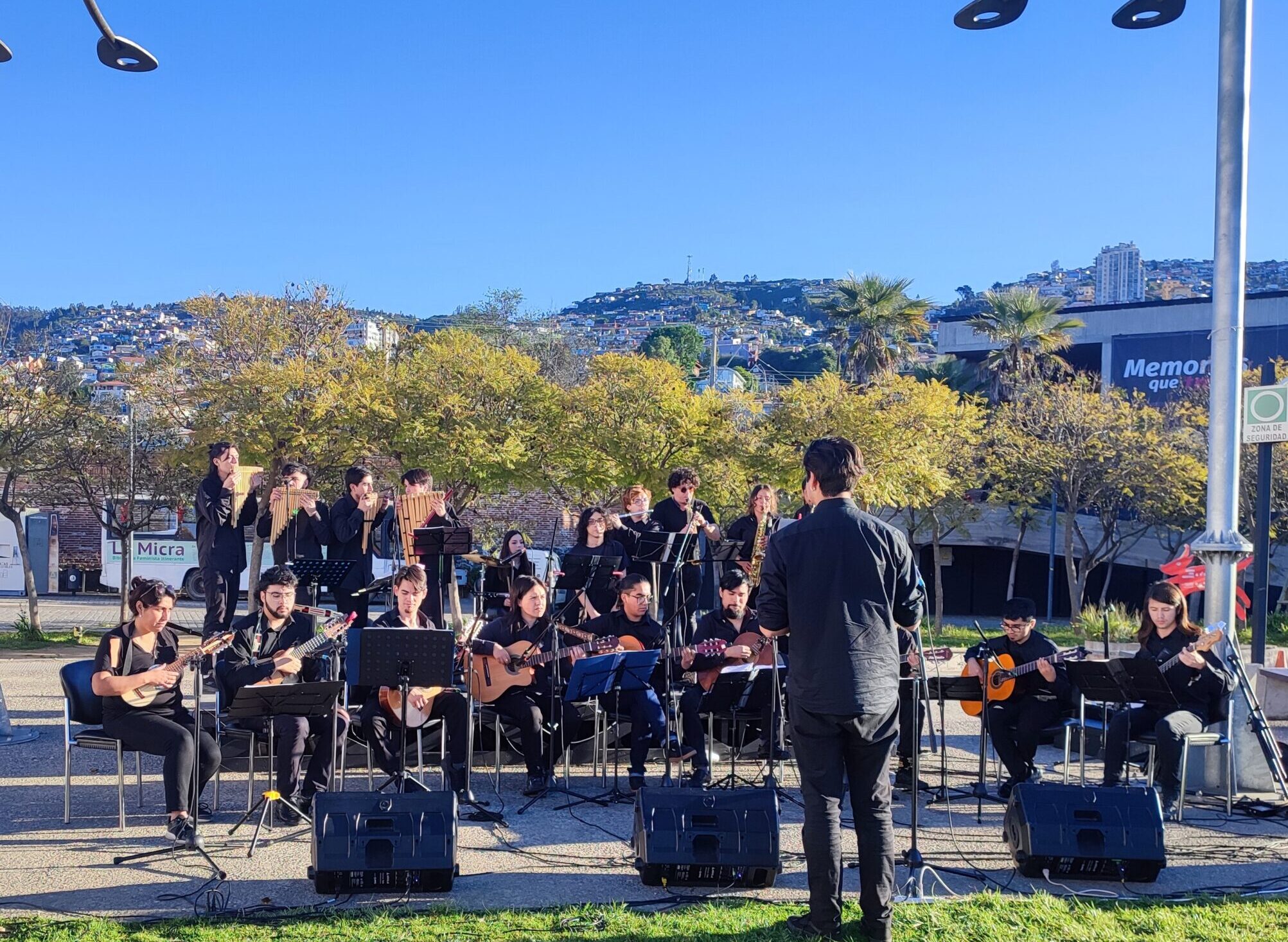 Ensamble inicial Abya Yala de la UPLA abrió concierto de homenaje a compositor chileno Sergio Ortega en Parque Cultural de Valparaíso