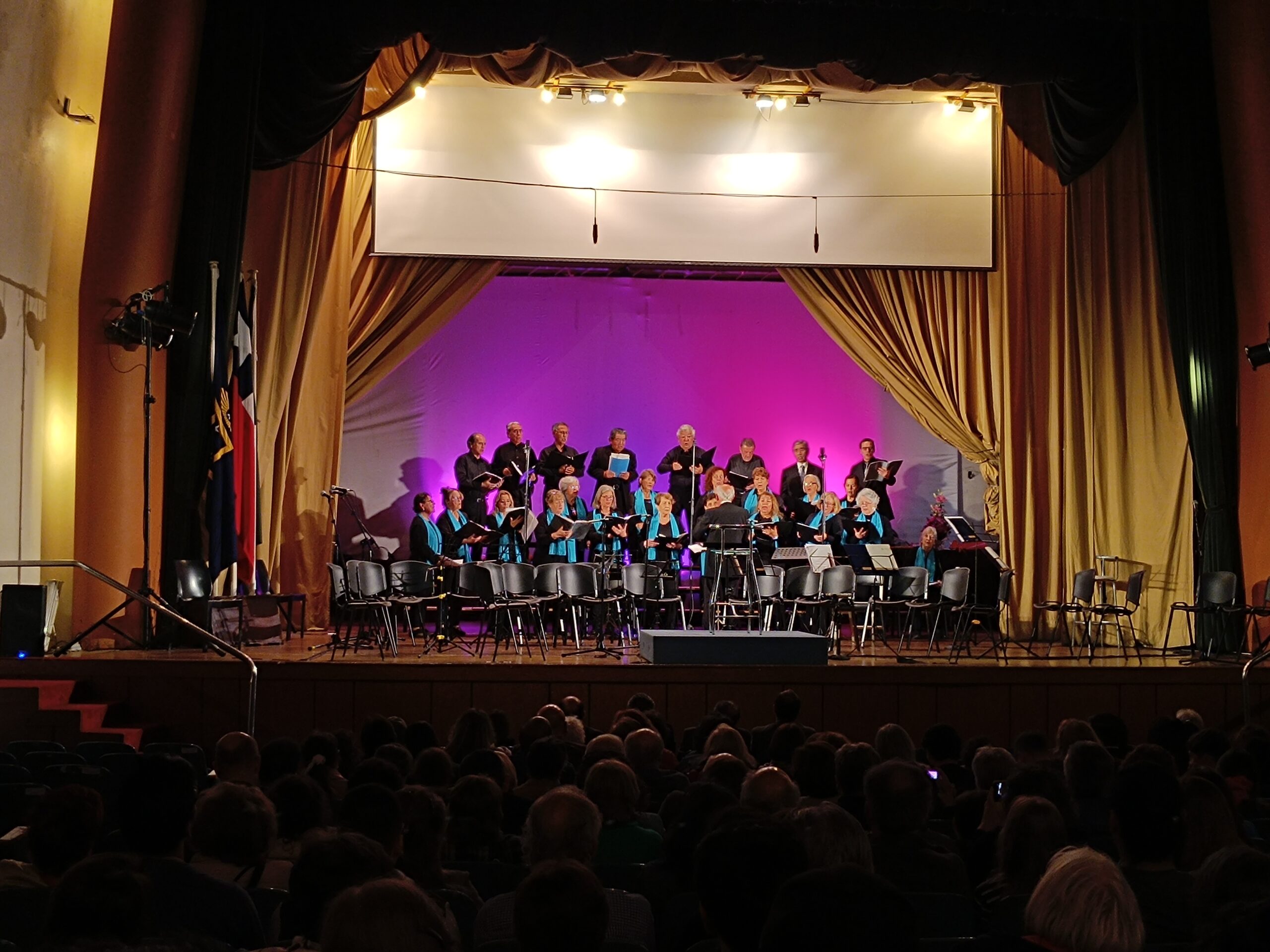 Elencos musicales de las universidades CRUV conmemoraron a la ex sede Valparaíso de la Universidad de Chile con un concierto coral