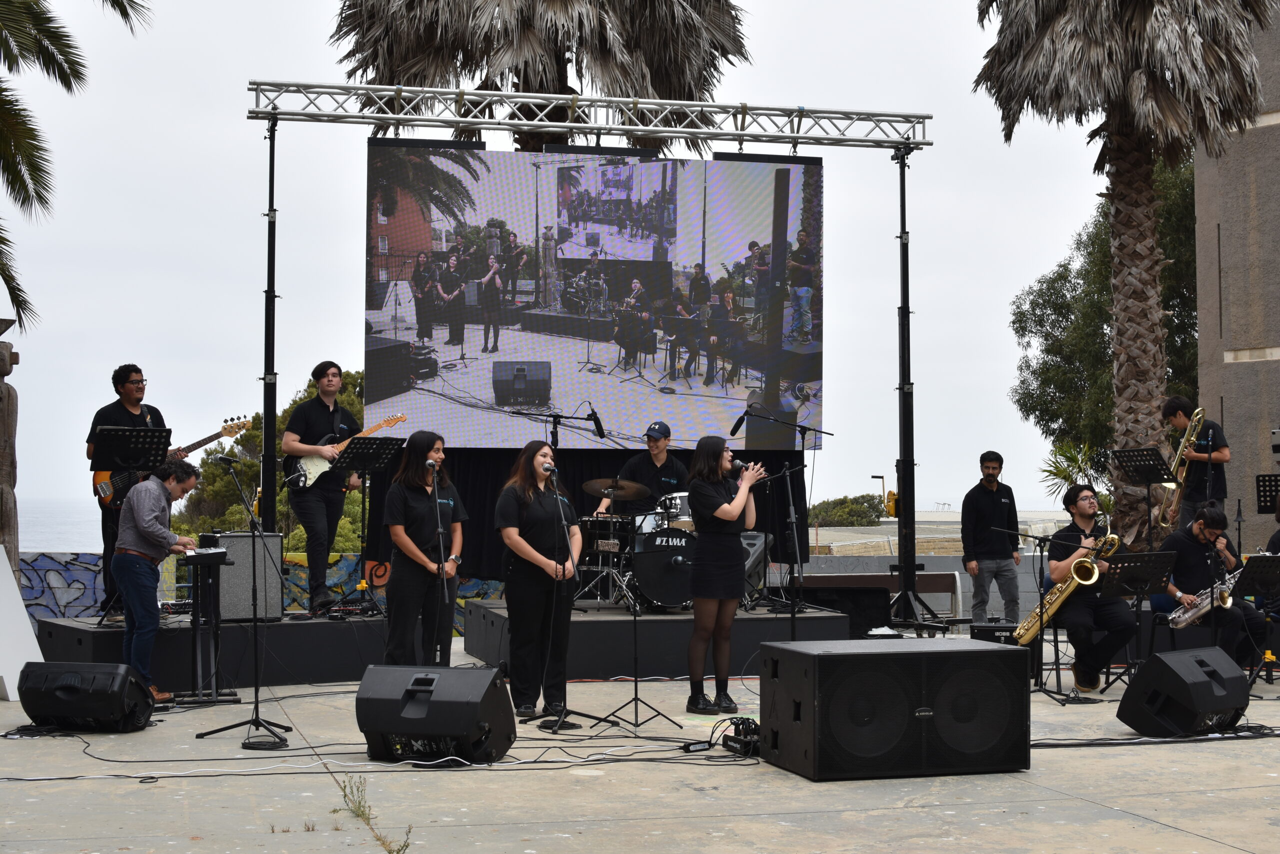 Elencos Artísticos-Culturales dieron el ritmo a la bienvenida de estudiantes de primer año 2025