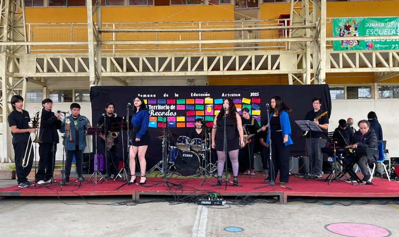 Big Band UPLA cerró la semana de las artes en el Colegio Charles Darwin de Villa Alemana