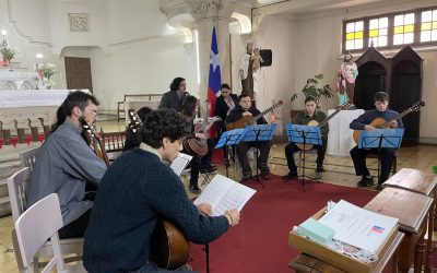 Semillero de Guitarras UPLA ofreció presentación en ceremonia de reconocimiento a formadores del Hospital Van Buren