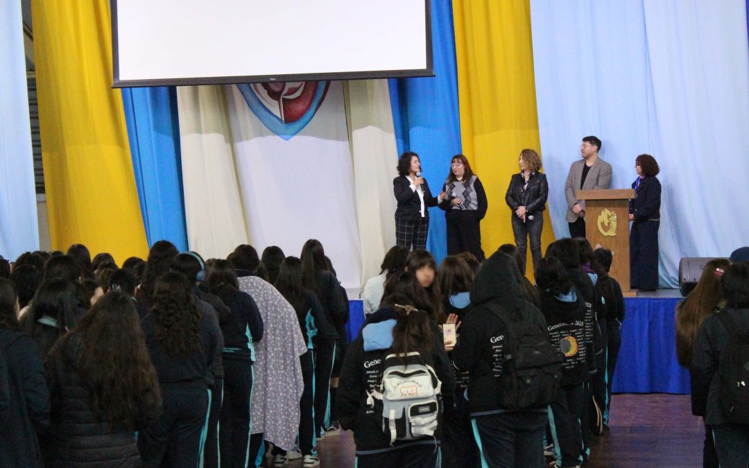 Proyecto Social Crealab 2025 busca potenciar la comunicación y el liderazgo femenino de estudiantes secundarias