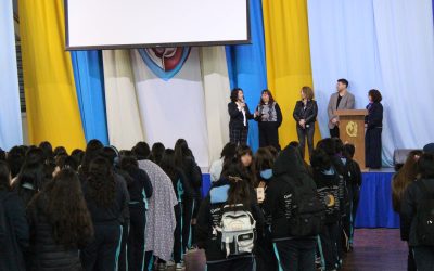 Proyecto Social Crealab 2025 busca potenciar la comunicación y el liderazgo femenino de estudiantes secundarias