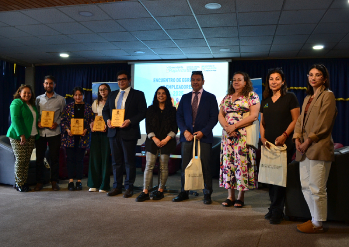 Campus San Felipe y Vinculación con el Medio realizan reconocimiento a egresados en encuentro con empleadores