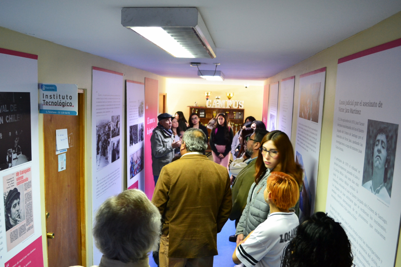 Exposición Víctor Jara en campus San Felipe