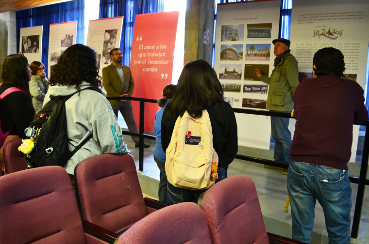 Exposición Víctor Jara en campus San Felipe
