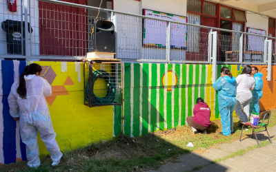 Mural del elenco artes visuales en Escuela Diego Portales