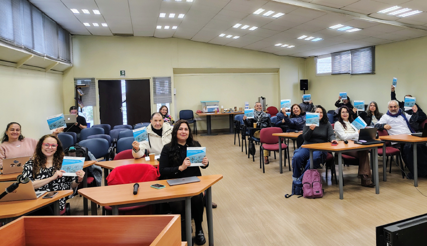DGVM hace entrega de ejemplares del Modelo de Vinculación con el Medio al Senado Universitario