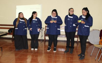 Taller promueve la educación inclusiva y la crianza respetuosa junto a familias del Jardín Infantil Faro de Ángeles
