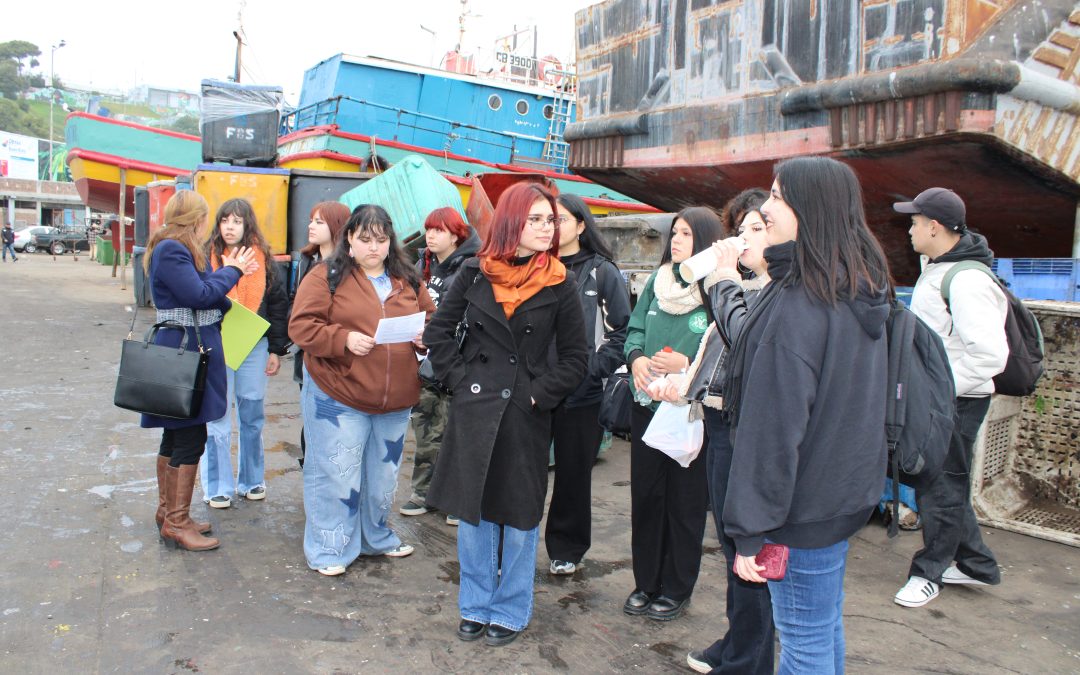 Experiencia en terreno vincula a estudiantes de Psicología con mujeres de la pesca artesanal