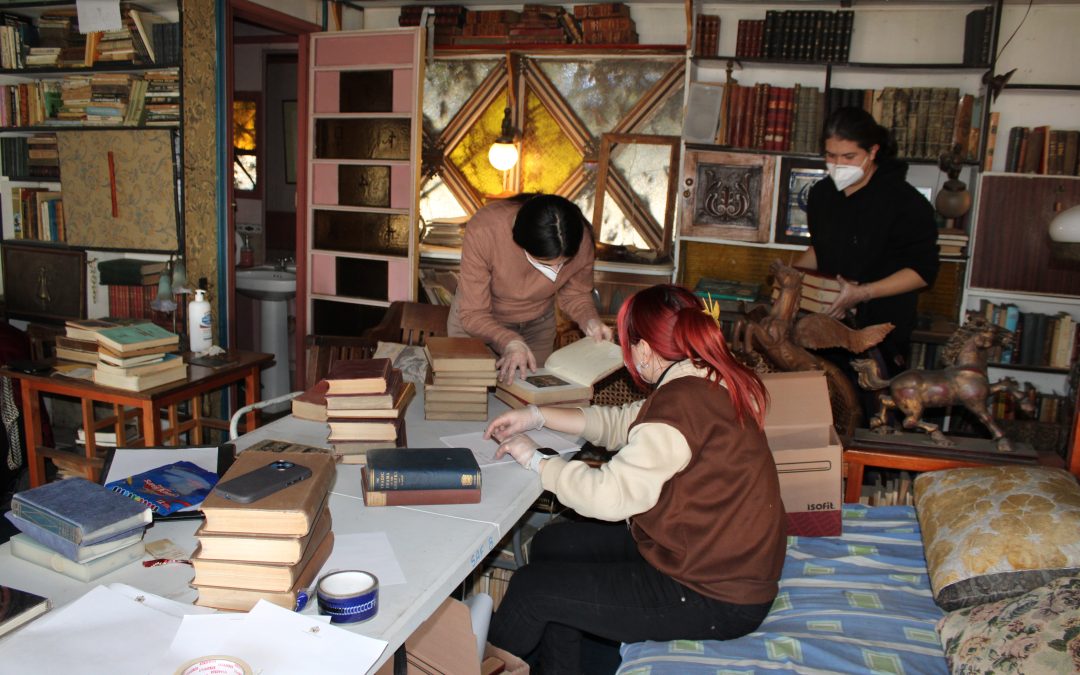 Estudiantes de Bibliotecología UPLA ponen en práctica sus conocimientos en el rescate del legado documental de Carlos Böker