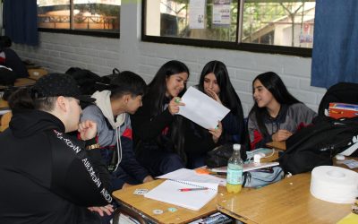 Estudiantes de Pedagogía en Biología fortalecen su formación docente mediante proyecto de Educación Sexual Integral en liceo de Valparaíso