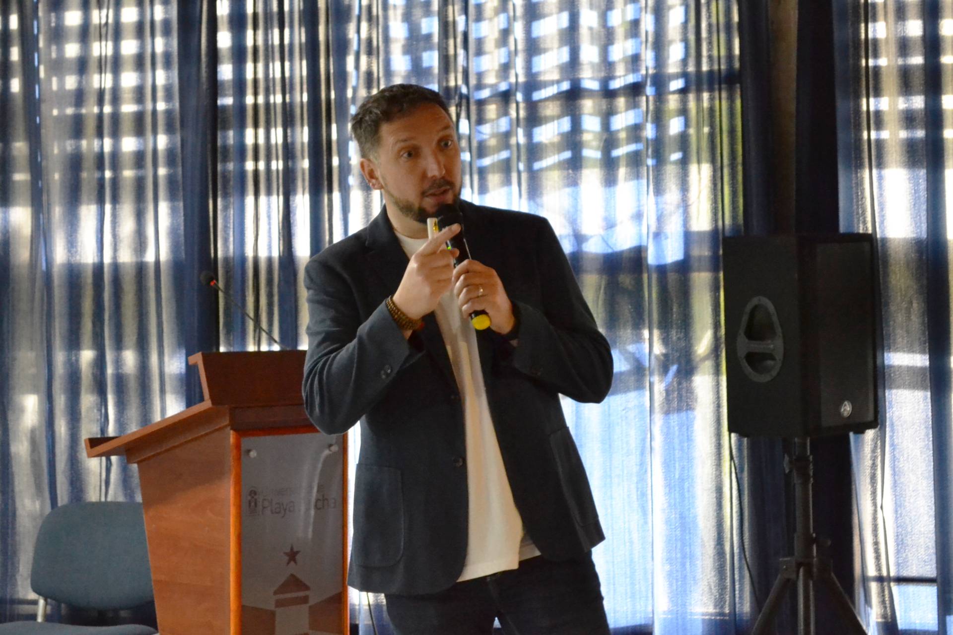 Felipe Miranda, psicólogo Unidad de Vínculos con la Comunidad Egresada y Empleadores